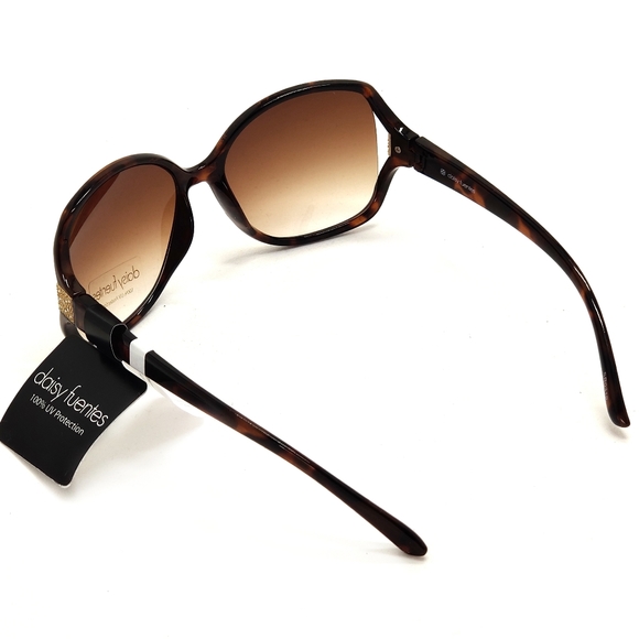 Daisy Fuentes Sunglasses - Picture 7 of 7